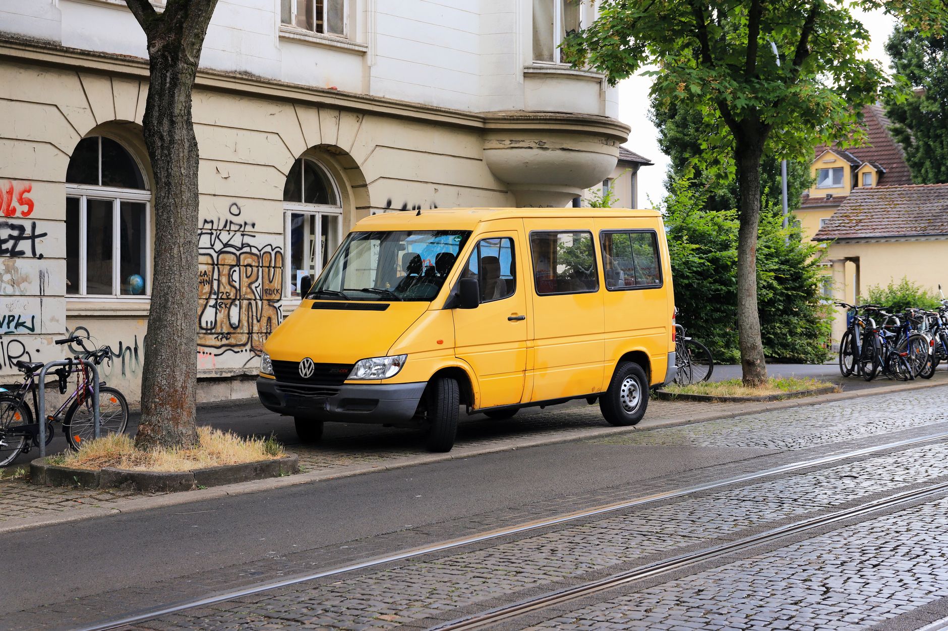 Parkovanie sťahovacieho auta v Bratislave: čo vybaviť